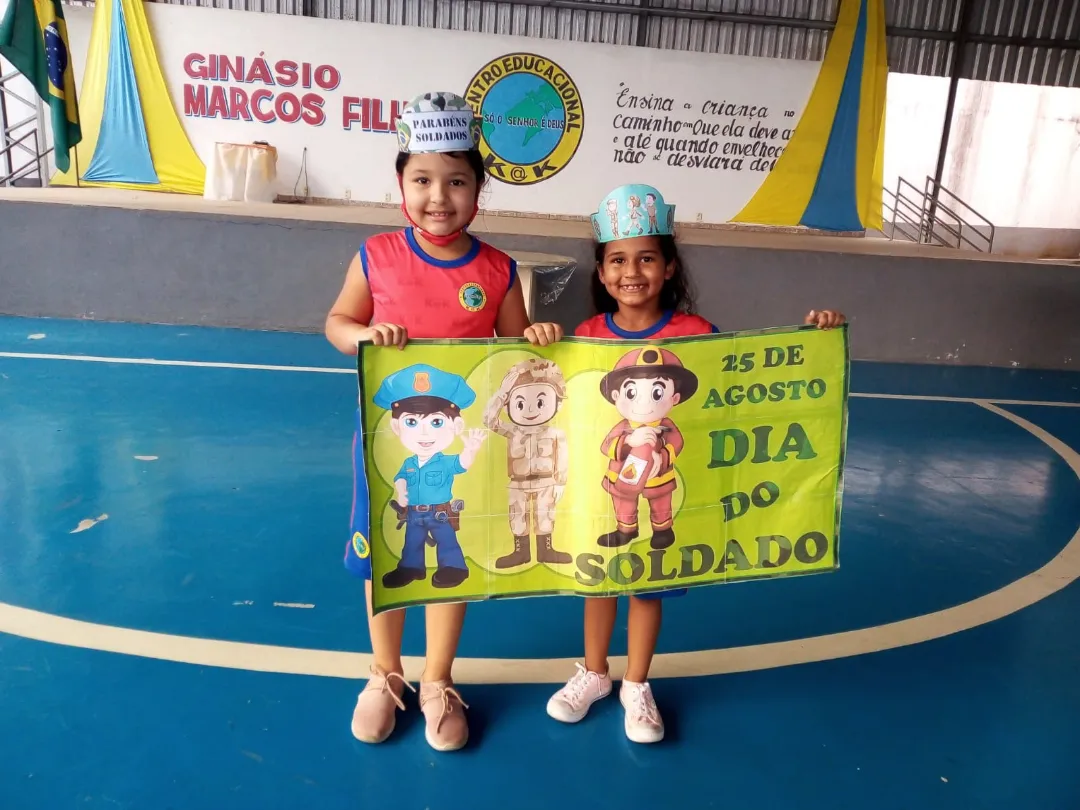 Crianças no Centro Educacional K&K